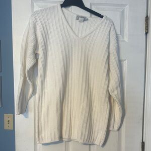 Women's V-Neck Sweater; size medium